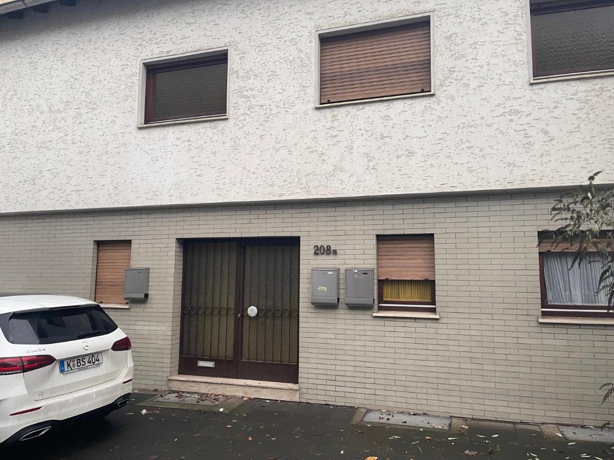 Bonn-Beuel Zentrale Ferienwohnung Mit Parkplaetzen Esterno foto